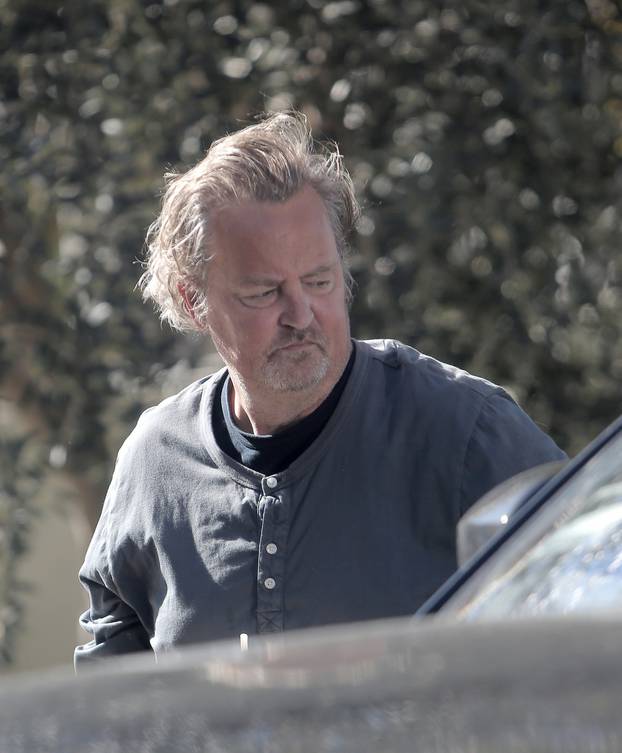 Matthew Perry focuses on home improvement as he oversees the delivery of a custom-made bed and other fancy household furniture at his new Los Angeles hideaway.
