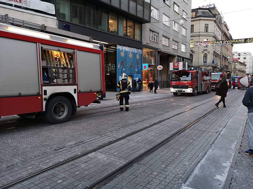 Požar na Ilici: Žena se nadisala dima, a za sve je kriv vijenac?