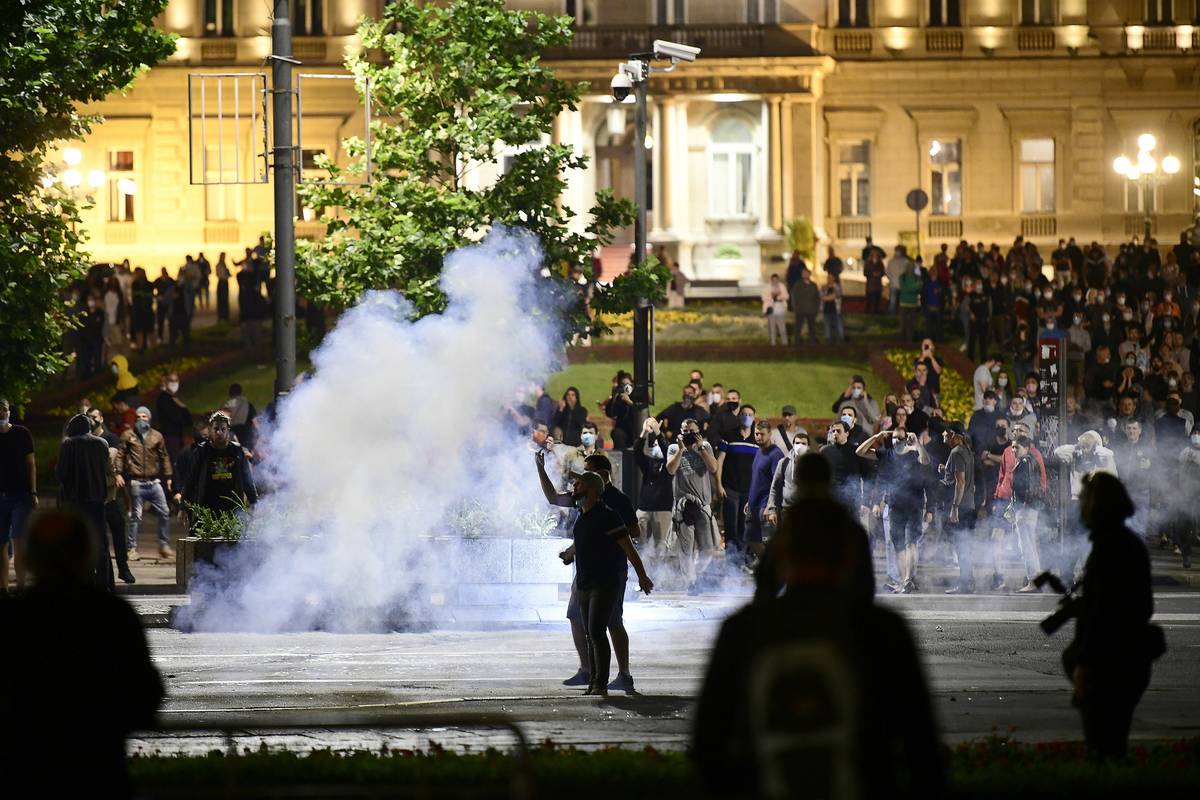Usred prosvjeda u Beogradu zapjevao je Hajdukovu pjesmu