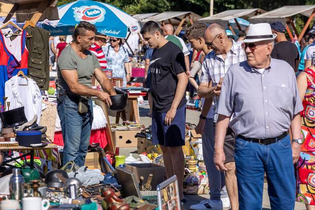 Osijek: Sajam atikviteta svake prve subote u mjesecu održava se na Tvrđi