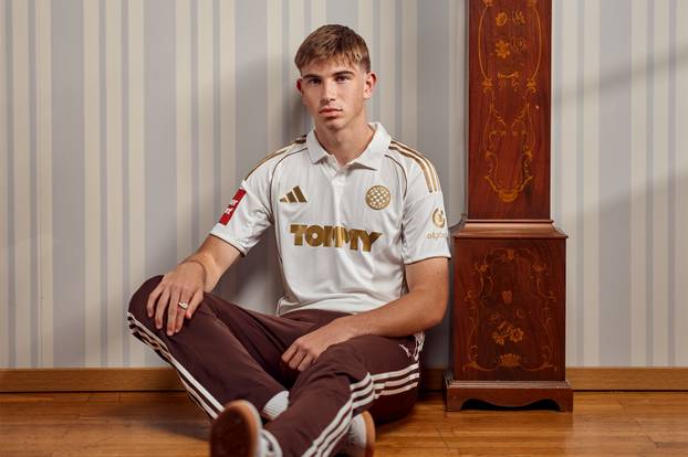 FOTO Hajduk je predstavio treći dres. Slavi 100 godina operete