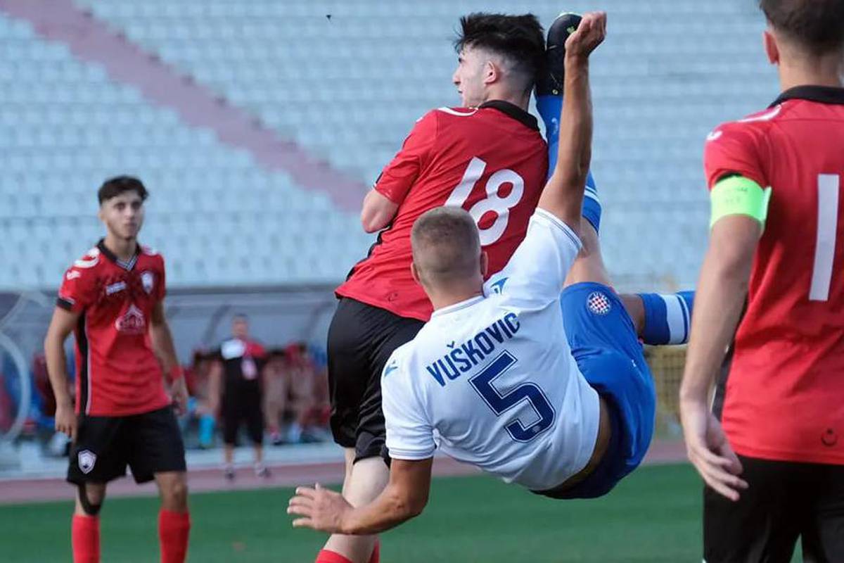 Luka Vuskovic (Hajduk Split U19) straight red card against Shakhtar U19 88'  : r/soccer