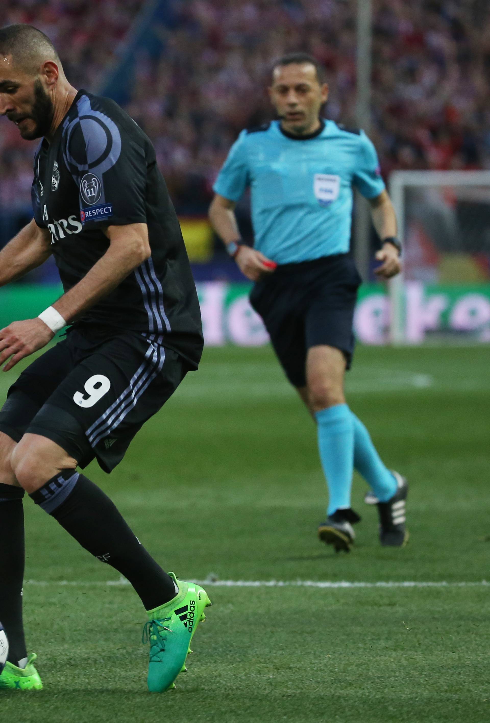 Real Madrid's Karim Benzema in action with Atletico Madrid's Antoine Griezmann