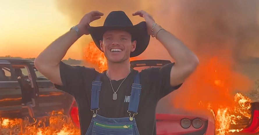 VIDEO Poznati youtuber zapalio Ferrari vrijedan 400.000 eura zbog klikova! Stigla mu policija