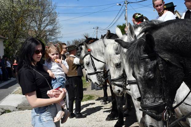 U Velikoj Kopanici održana manifestacija Uskrsno jahanje 