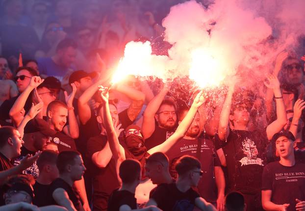 Zagreb: Navijači na utakmici Dinama i Lokomotive