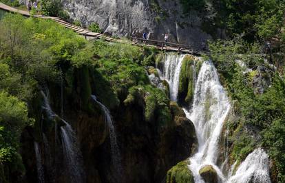 UNESCO prijeti: Plitvice više neće biti zaštićena  baština?