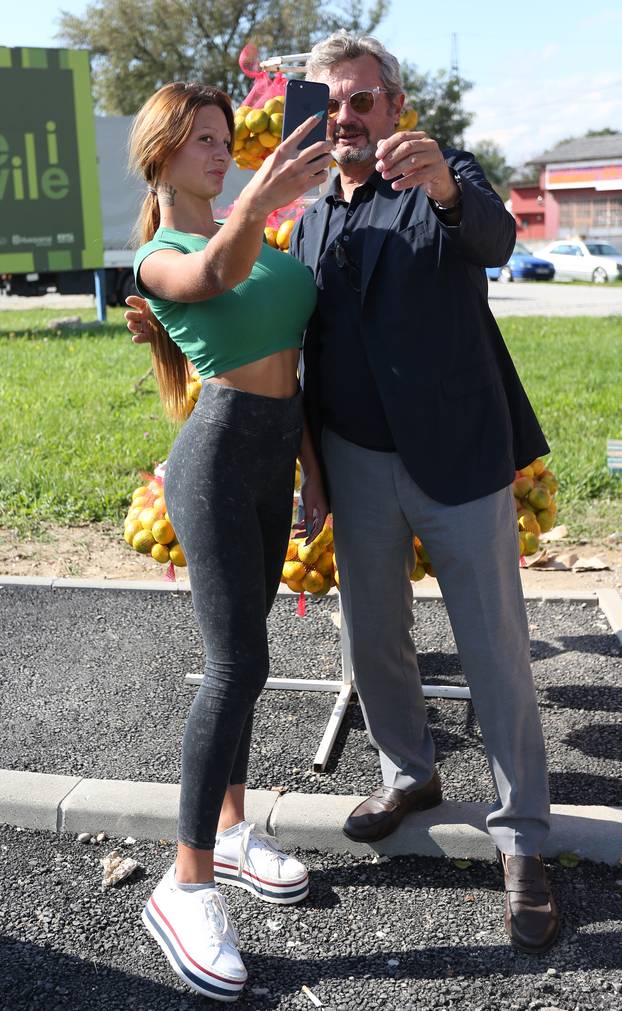 Zagreb: Kristina Penava, prodavačica mandarina kod Podsusedskog mosta