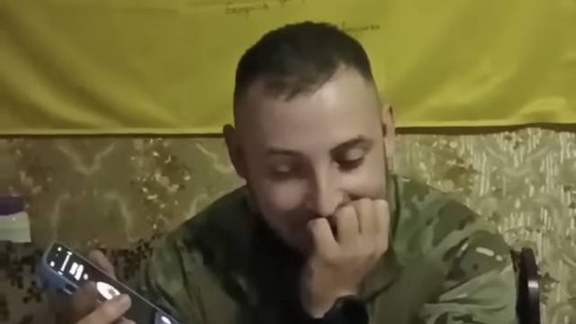 VIDEO Ukrajinac zvao Ruse jer mu se pokvario zarobljeni tenk: Dečki, curi ulje, kupola je loša...