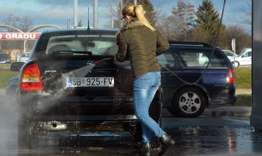 Ovako ćete najbolje oprati svoj auto nakon duge i hladne zime