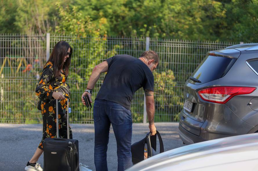 Zagreb: Slaven Bilić s partnericom Ivanom odveo njihovu treću kćerkicu kući