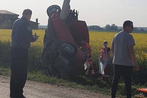 Auto mu se gotovo prepolovio, mladić (22) preminuo u bolnici