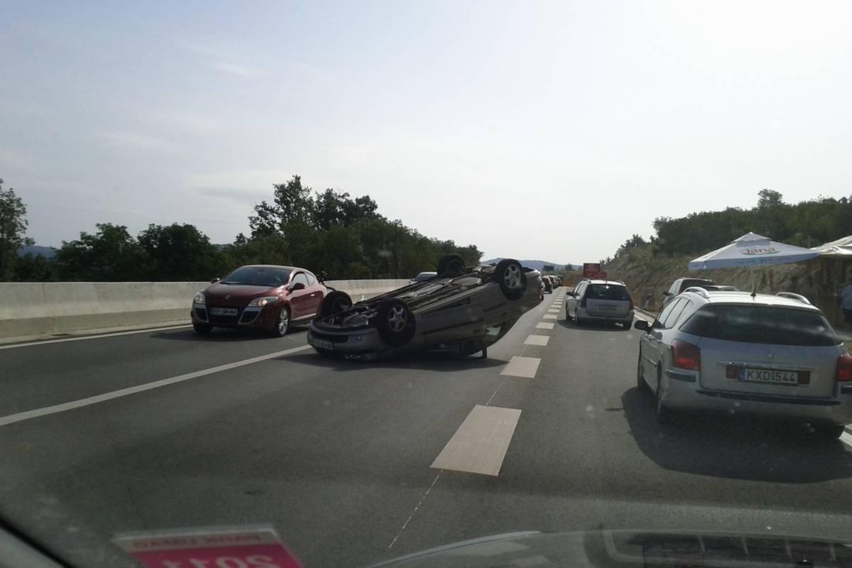 Završio je na krovu sa Opel Vectrom kod Istarskog ipsilona