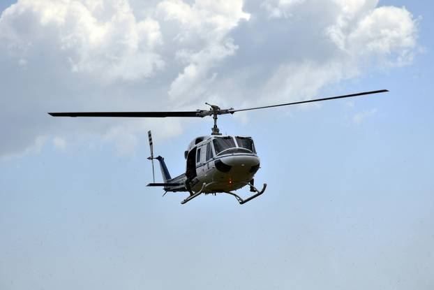FOTO Pogledajte vježbe HV-a i policije u Okučanima: Borbe, eksplozija i skok padobranom!