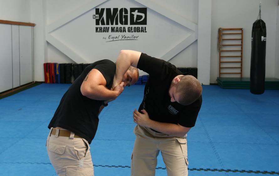 Naučite se spasiti od napada palicom, nožem i pištoljem!