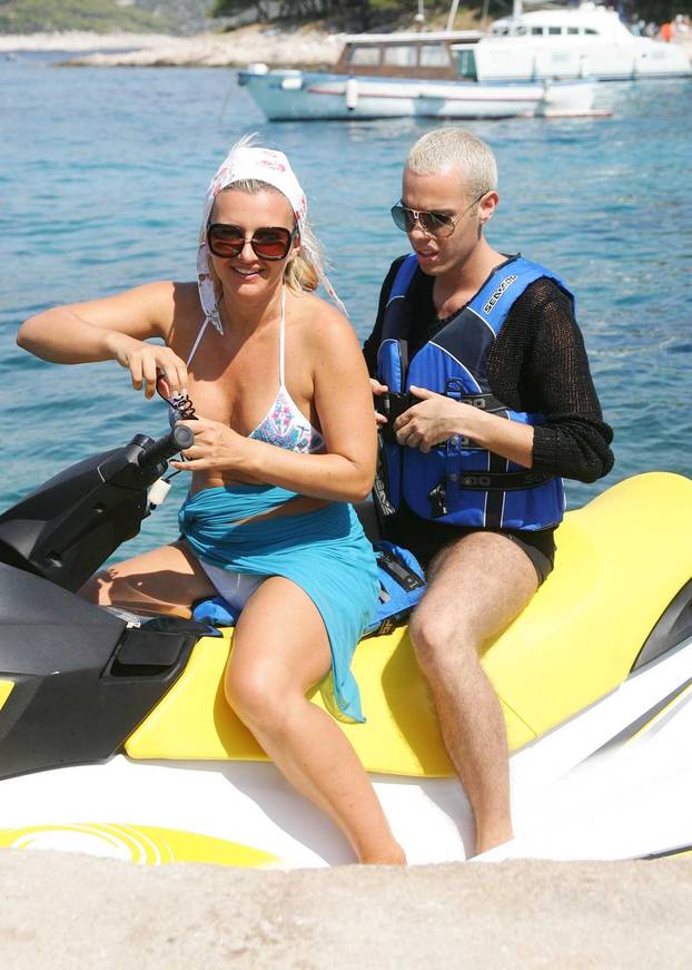 ARHIVA - Snježana Mehun provozala jet skijem sina Dina, a potom i Marka Grubnića