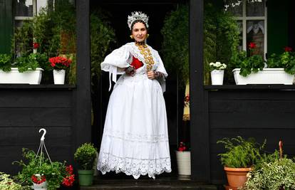 Šokačka kraljica iz Sibinja: Tata je unajmio kombi da se moja 70 godina stara haljina ne zgužva