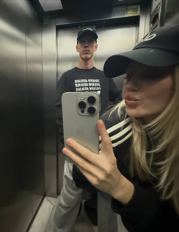 FOTO KAKVE LJEPOTICE! Ima li Španjolska najljepše WAGS-ice? Evo koga ljube Olmo i društvo...