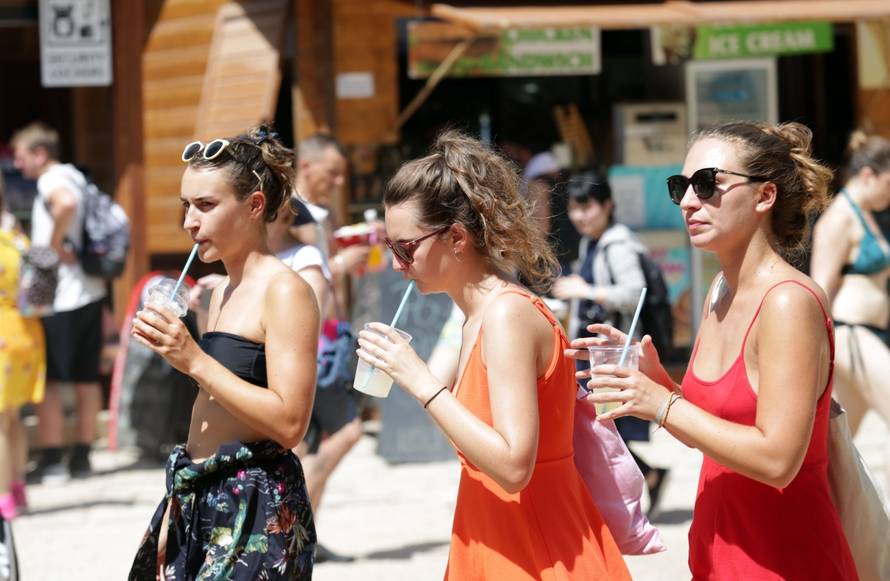 Skradin: Veliki broj posjetitelja uÅ¾iva u ljepotama Nacionalnog parka Krka