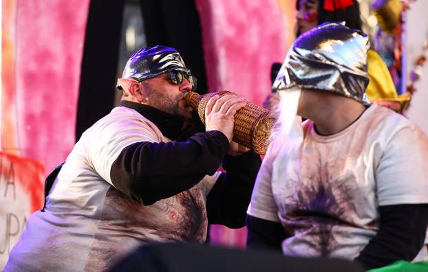 Samobor: Povorka mjesnih odbora i alegorijskih kola na Fašniku