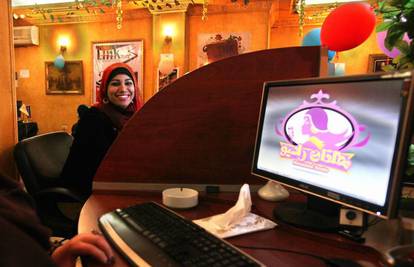 Mlada Egipćanka pokrenula Radio za rastavljene