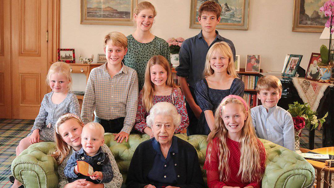 Kate i William objavili su dosad neviđenu fotografiju kraljice Elizabete: 'Svima nedostaješ'