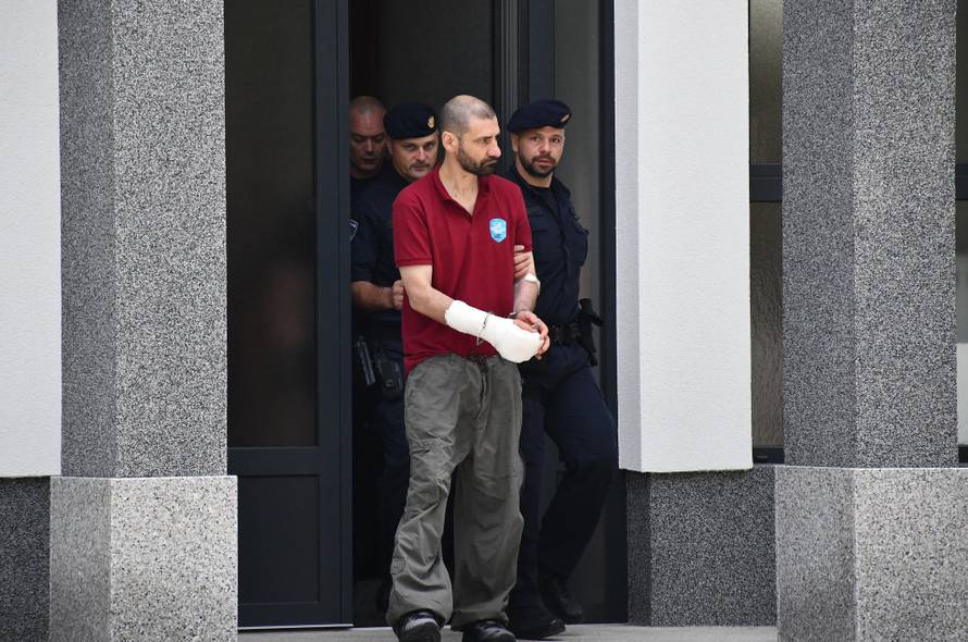 Slavonski Brod: Privođenje sucu istrage osumnjičenog za ubojstvo majke i oca