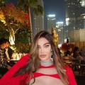 Soraja uživa u Dubaiju: Crvena haljina jedva joj prekrila grudi