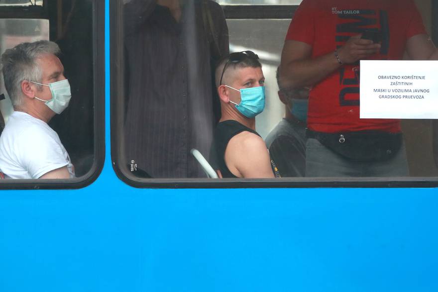Maske u javnom prijevozu ne nose svi