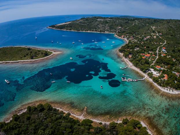 Fotografije iz zraka uvale Krknjaši na Drveniku Velom