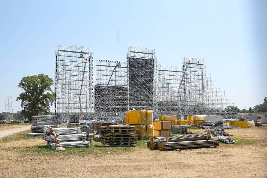 Zagreb: Radovi na izgradnji pozornice za koncert Marka Perkovića Thompsona