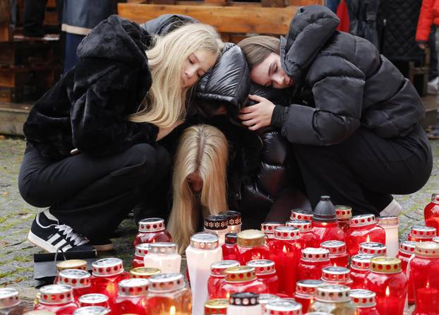 Novo Mesto: Suze i upaljene svijeće na mjestu na kojem je ubijen muškarac 