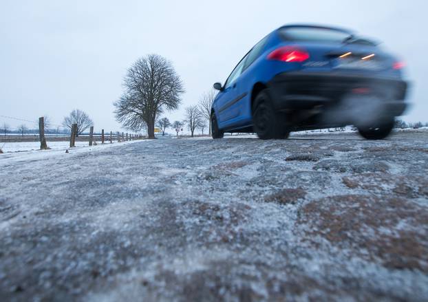 Crni led uzrokovao probleme u prometu u Sjevernoj Njema?koj