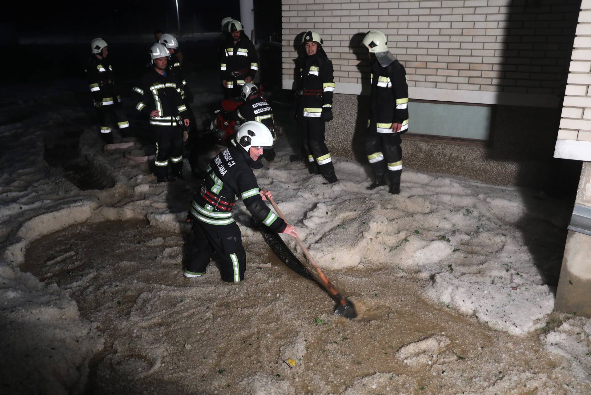 Novo nevrijeme poharalo Zagorje: Nakon tuče obilna kiša potopila ceste kod Poznanovca 