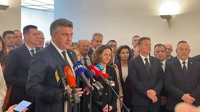 HDZ i partneri predali liste, Plenković upravo daje izjave