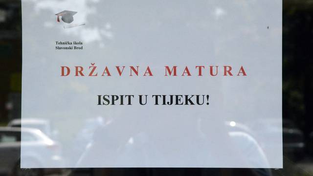 Slavonski Brod: U srednjim skolama u tijeku je polaganje ispita drzavne mature