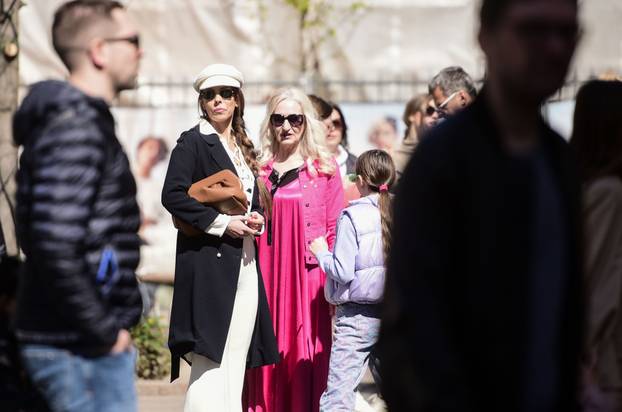 Zagreb: Olja Vori pozdravila prijateljicu u centru grada