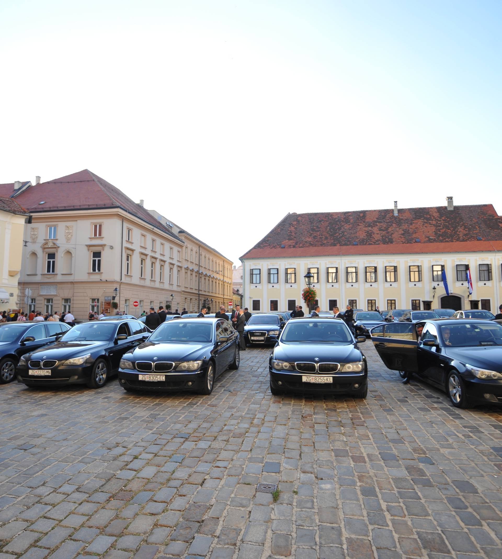 Ne štede: Čak 10 ministarstava planira kupiti nove automobile