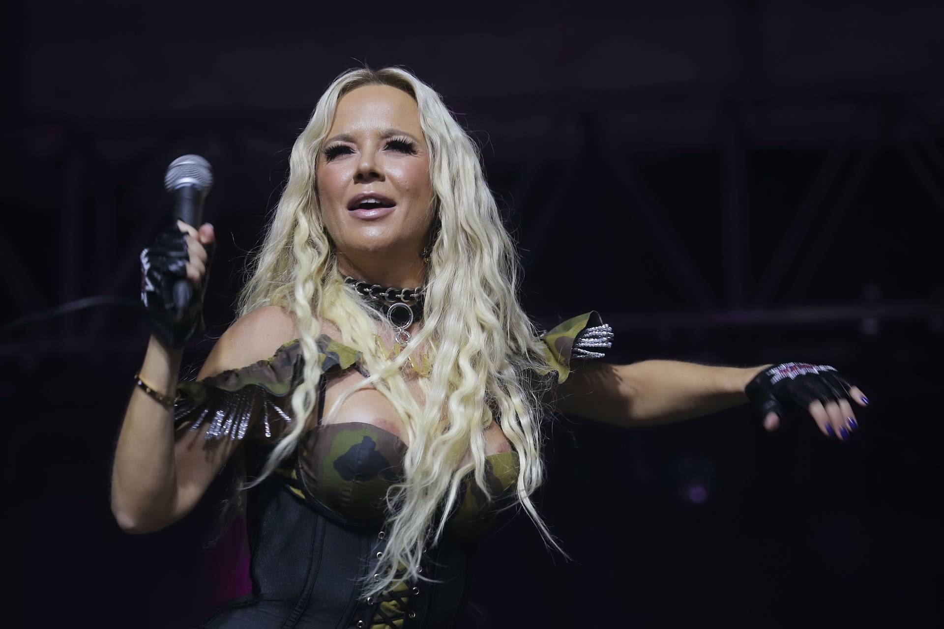 Zagreb: Maja Šuput bujnim dekolteom zapalila Rujanfest