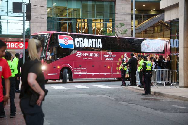 SP 2026 Toronto: Hrvatska reprezentacija stigla u Toronto gdje su ih ispred hotela Omni King Edward dočekali navijači