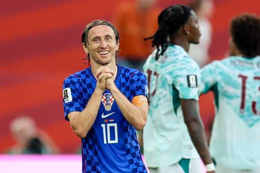 NE IDE LUKA NIKUDA Oglasio se HNS! Modri&cacute; je rekao Bili&cacute;u da &cacute;e i dalje predvoditi 'vatrene'