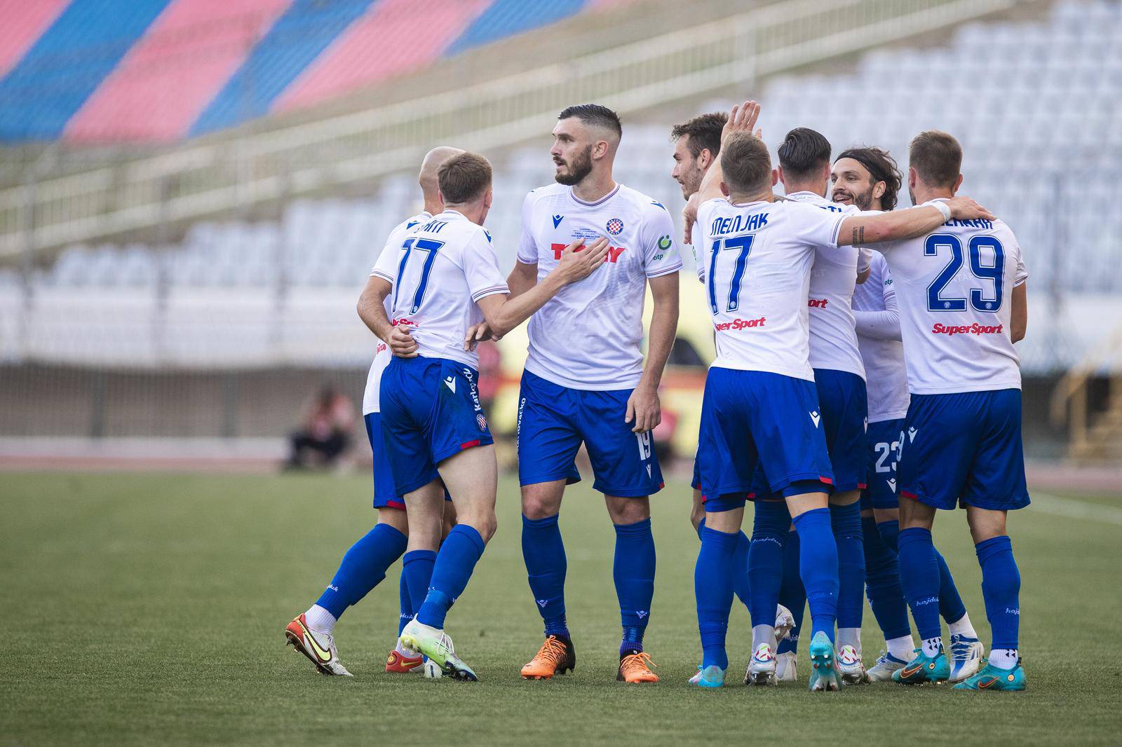 Split: Stadion Poljud,  Finale Hrvatskog nogometnog  kupa,  Hajduk izjednačio: Ferro krasno zakucao glavom