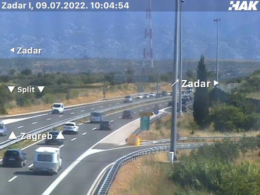 Špica sezone, gužve i kolone na svim cestama prema moru, a na A1 zbog jakog vjetra samo auti