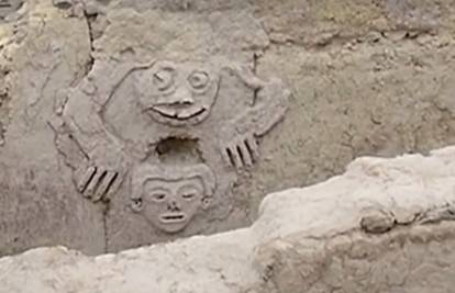 Peruanski arheolozi su pronašli drevni reljef star 3.800 godina