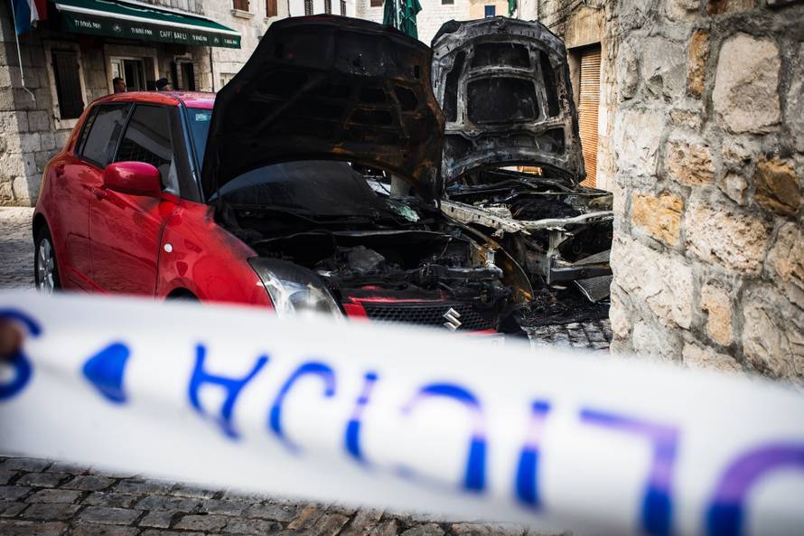 Kaštel Lukišić: Tijekom noći u potpunosti izgorio automobil