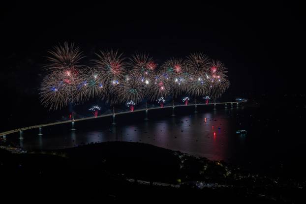 Vatromet nakon svečanosti otvorenja Pelješkog mosta