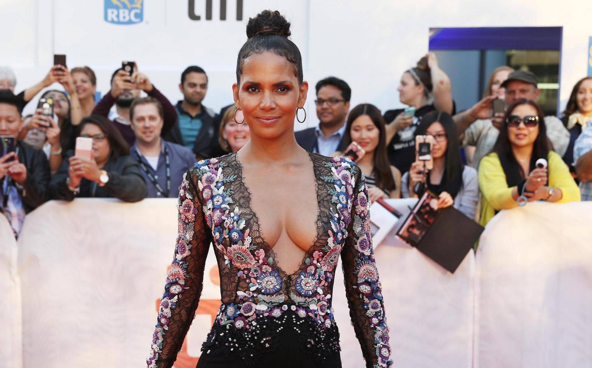 Halle Berry blista i u 52.: 'Njoj godine predstavljaju samo broj'