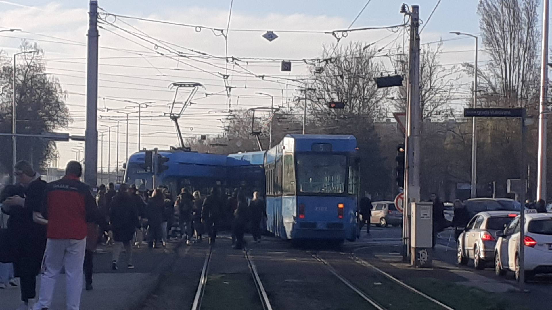 Totalni kolaps na jednom od najprometnijih ZG raskrižja: 'Dva tramvaja su se sudarila'