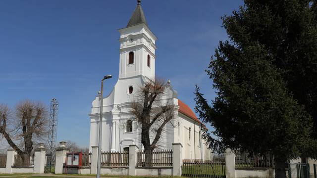 Župna crkva Marije Pomoćnice kršćana u Sotinu