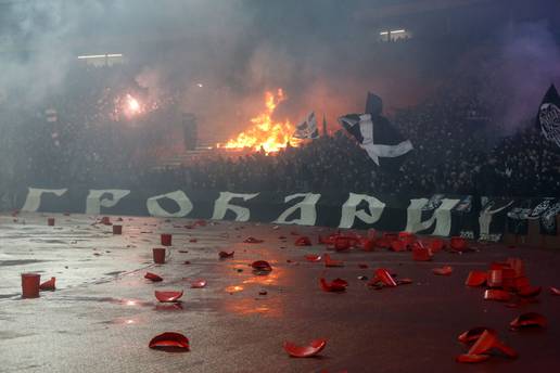 FOTO Pogledajte kaos Grobara u Beogradu! Gorjela je Marakana